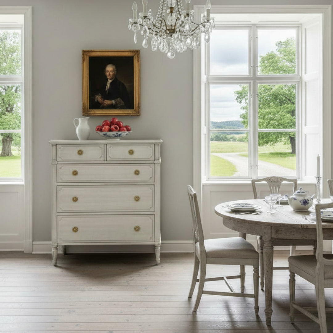 The Amandine Dresser