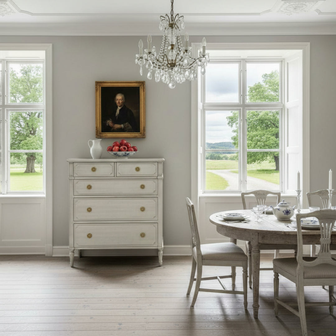 The Amandine Dresser