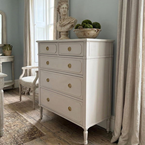 The Amandine Dresser