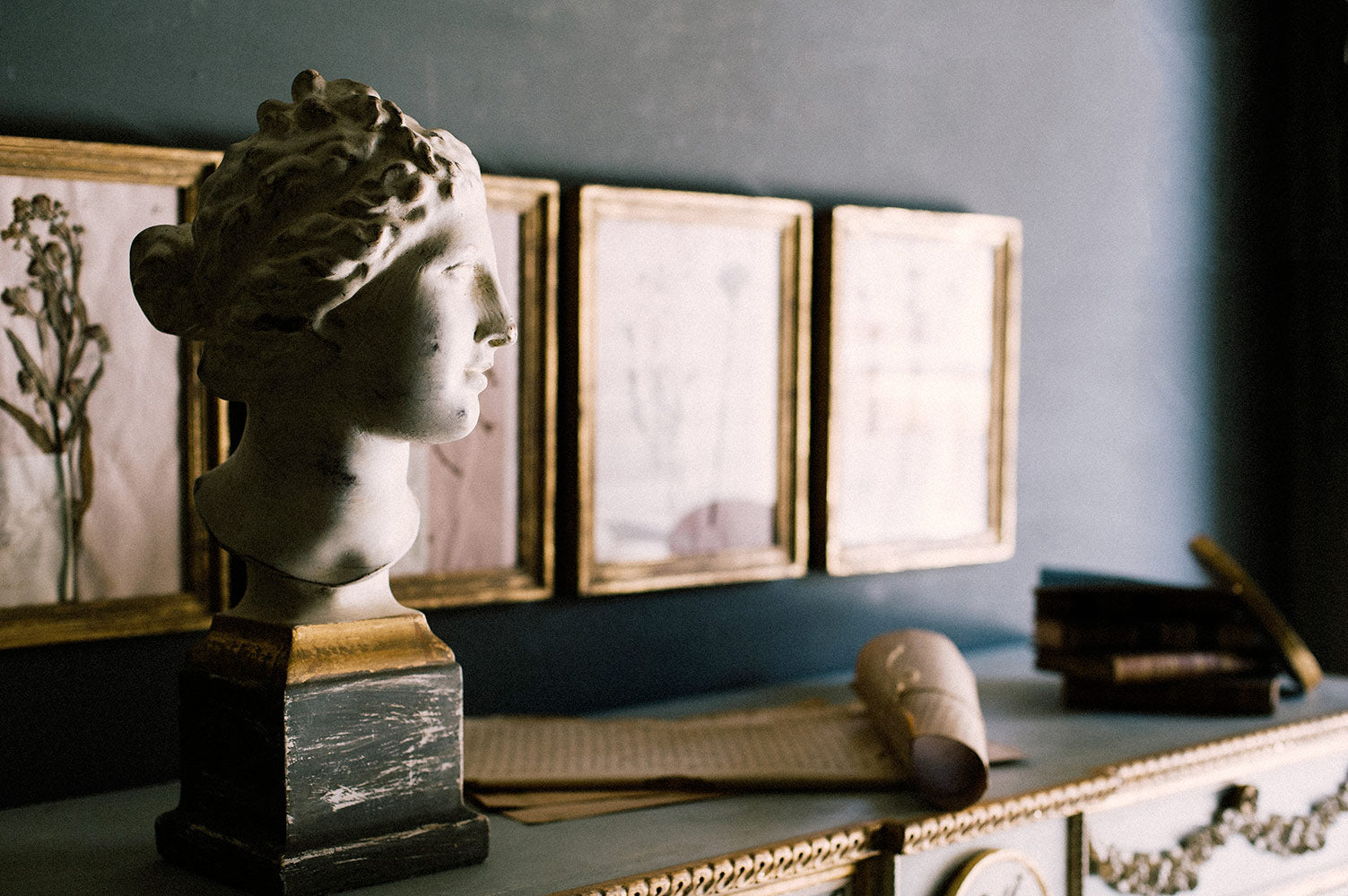 OBJECTS & ACCESSORIES
